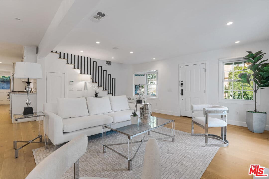 1049 Chantilly Rd, Los Angeles, CA 90077, photo 8