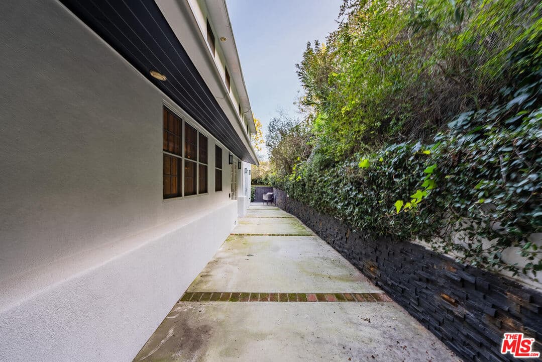 1049 Chantilly Rd, Los Angeles, CA 90077, photo 15