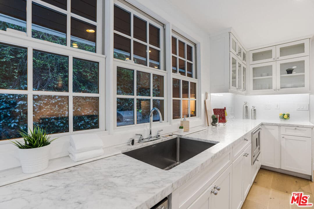 1049 Chantilly Rd, Los Angeles, CA 90077, photo 23