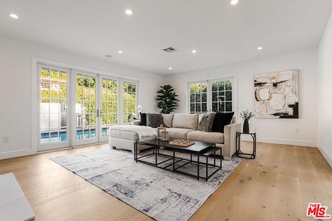 1049 Chantilly Rd, Los Angeles, CA 90077, photo 27