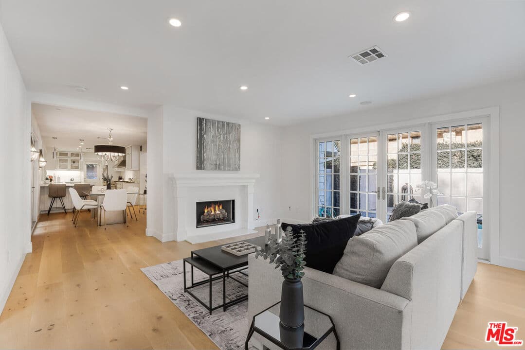 1049 Chantilly Rd, Los Angeles, CA 90077, photo 28