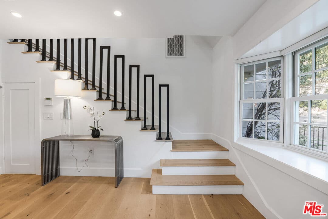 1049 Chantilly Rd, Los Angeles, CA 90077, photo 30