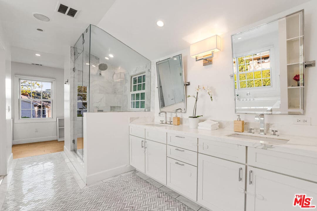 1049 Chantilly Rd, Los Angeles, CA 90077, photo 37