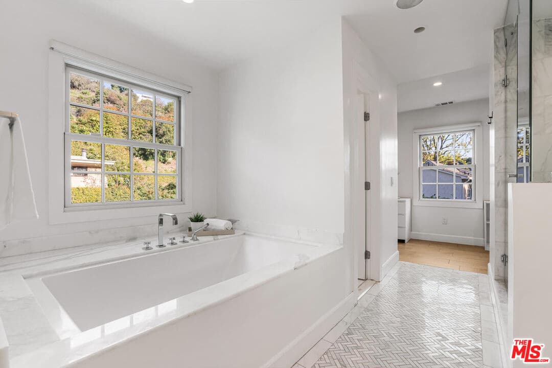 1049 Chantilly Rd, Los Angeles, CA 90077, photo 38