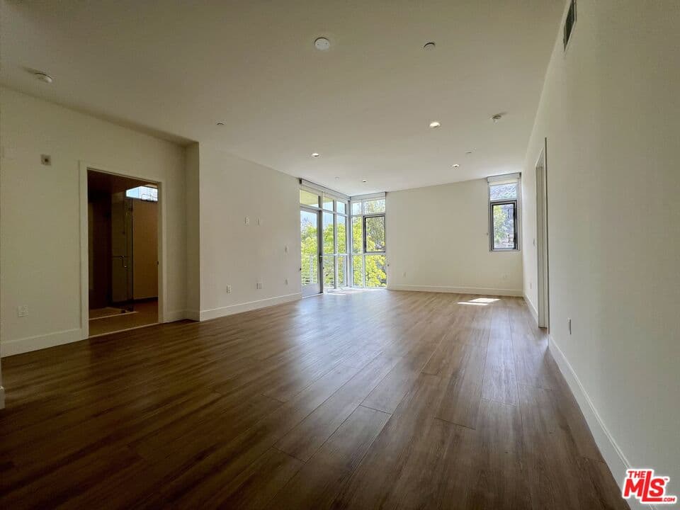 11715 W Bellagio Rd #204, Los Angeles, CA 90049, photo 6