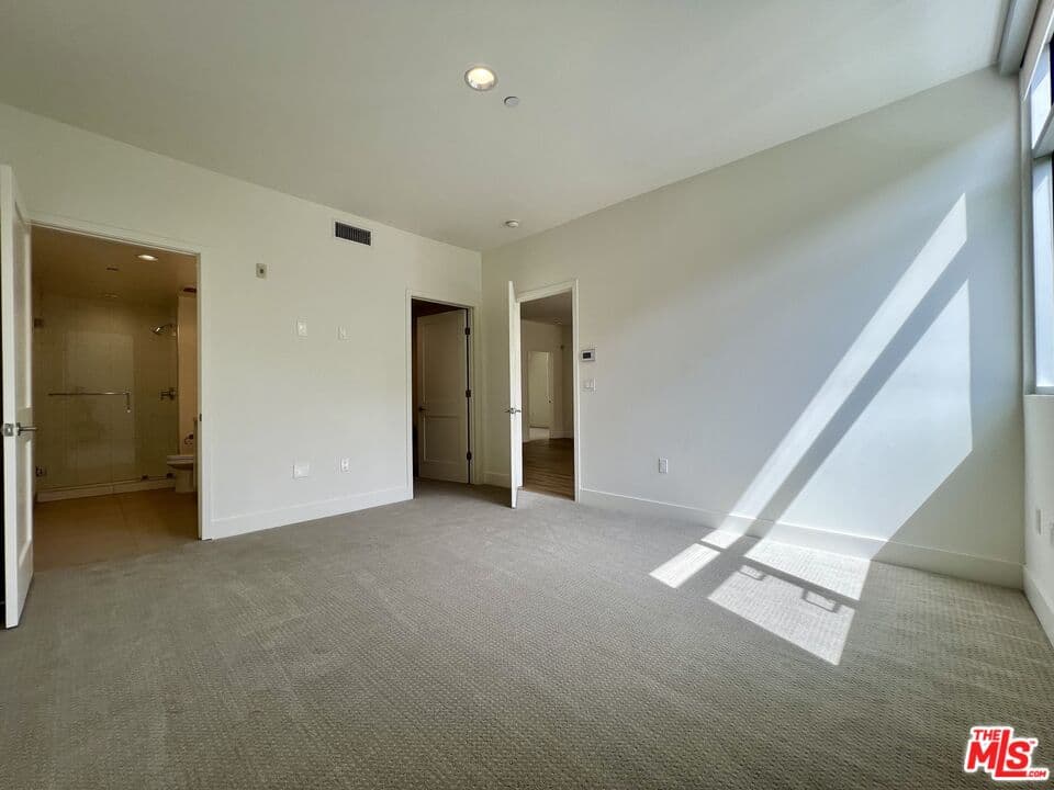 11715 W Bellagio Rd #204, Los Angeles, CA 90049, photo 10