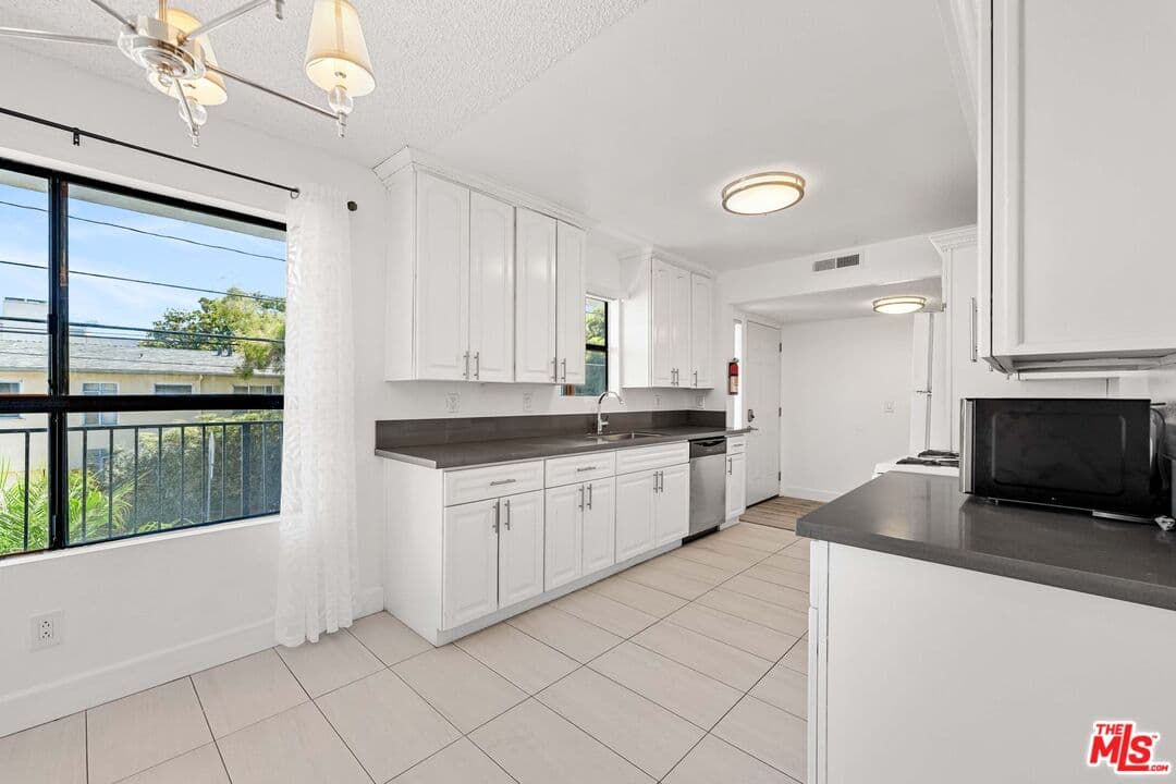 11975 Texas Ave #102, Los Angeles, CA 90025, photo 9