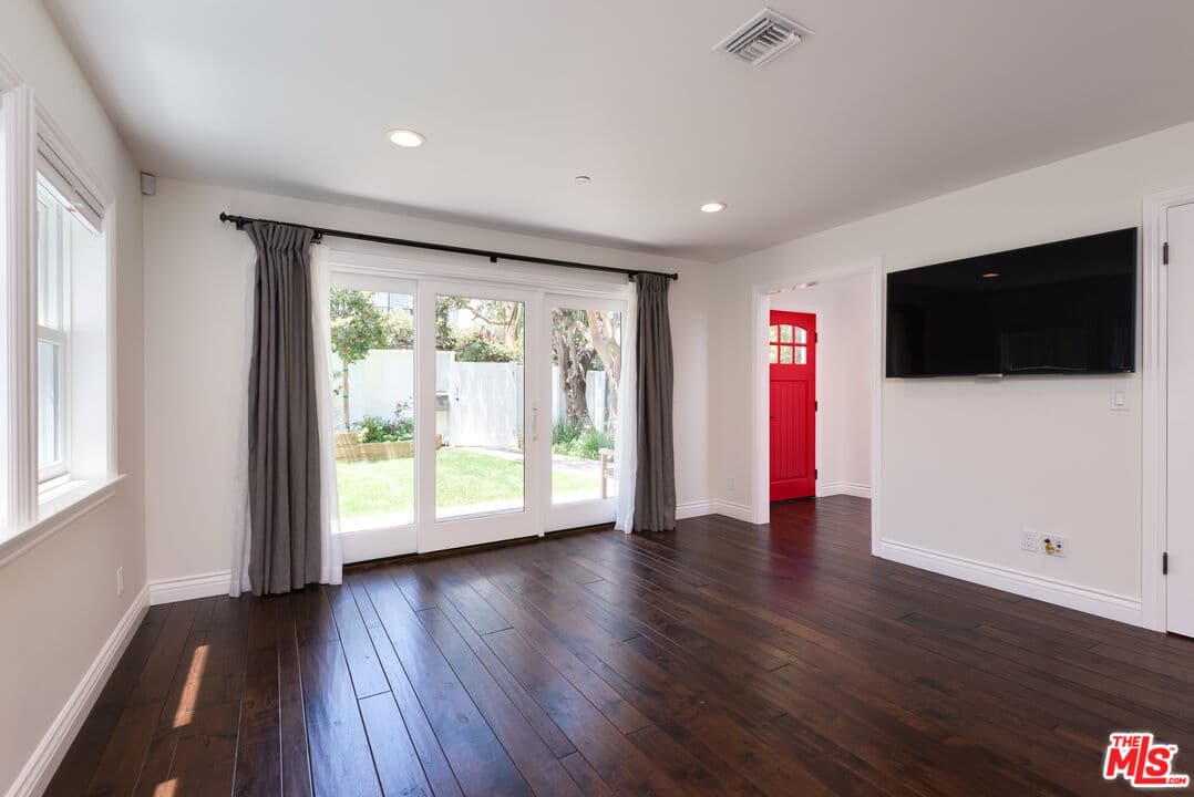 120 Vista Pl, Venice, CA 90291, photo 6