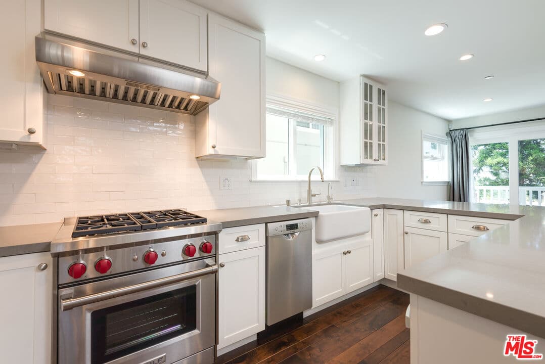 120 Vista Pl, Venice, CA 90291, photo 15