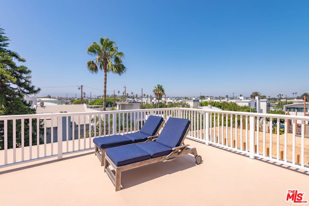 120 Vista Pl, Venice, CA 90291, photo 30