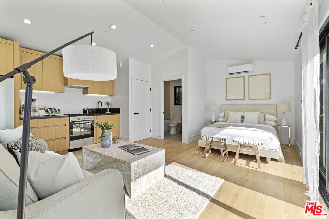 12850 Admiral Ave, Los Angeles, CA 90066, photo 32