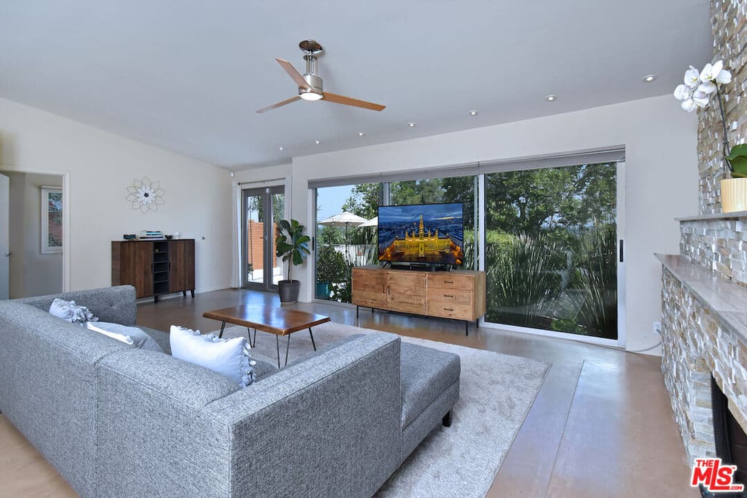 13470 Contour Dr, Sherman Oaks, CA 91423, photo 8