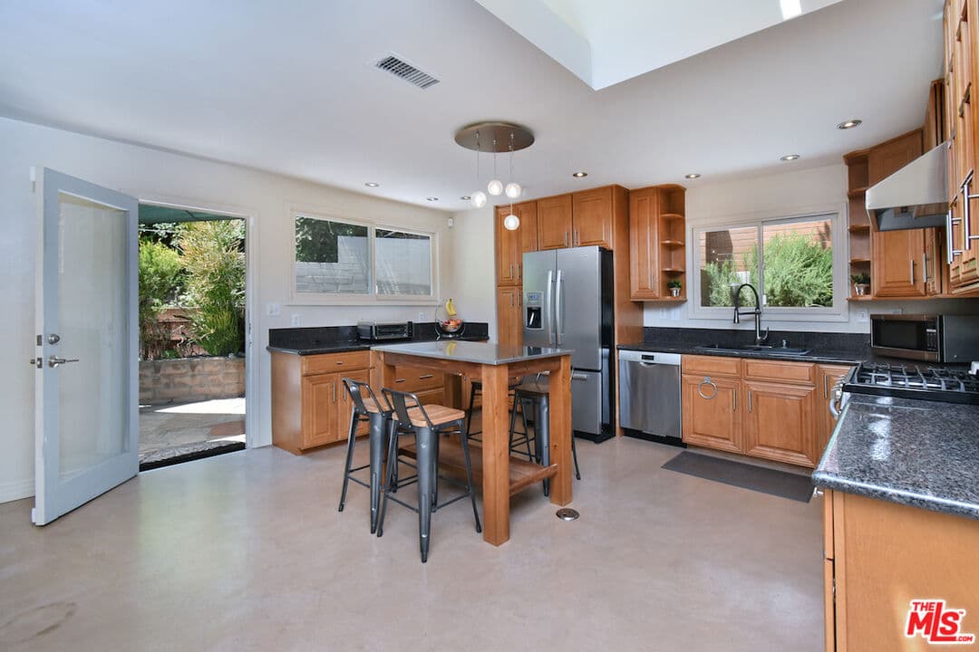 13470 Contour Dr, Sherman Oaks, CA 91423, photo 19