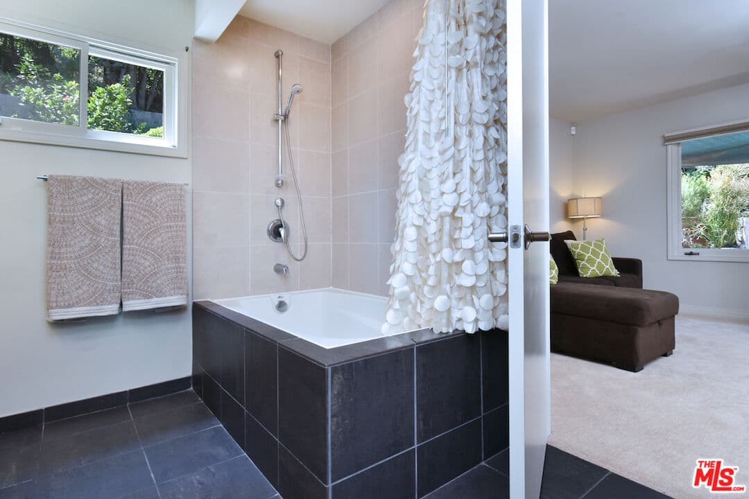 13470 Contour Dr, Sherman Oaks, CA 91423, photo 29
