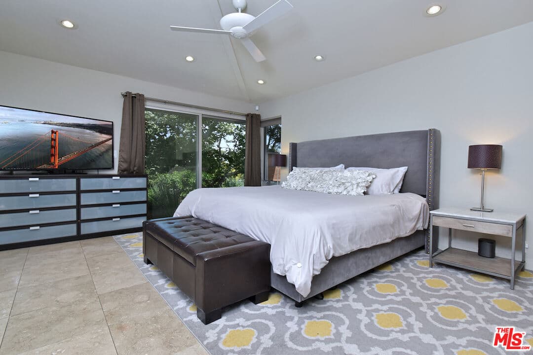 13470 Contour Dr, Sherman Oaks, CA 91423, photo 34