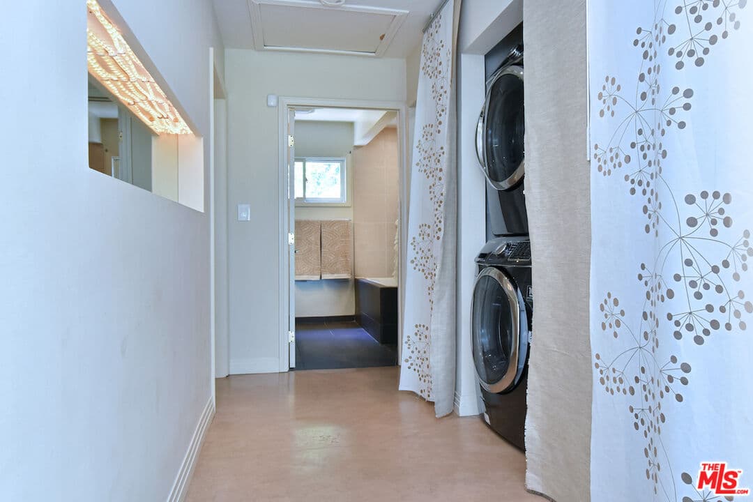 13470 Contour Dr, Sherman Oaks, CA 91423, photo 37
