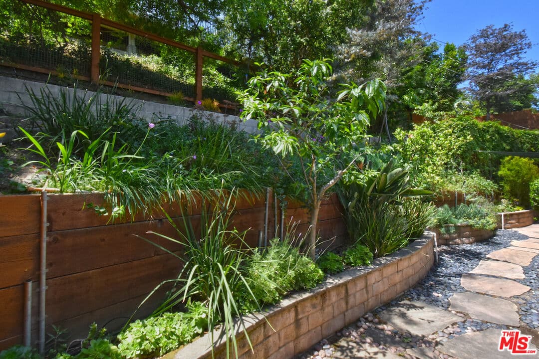 13470 Contour Dr, Sherman Oaks, CA 91423, photo 52