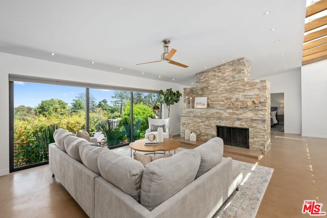 13470 Contour Dr, Sherman Oaks, CA 91423, photo 6