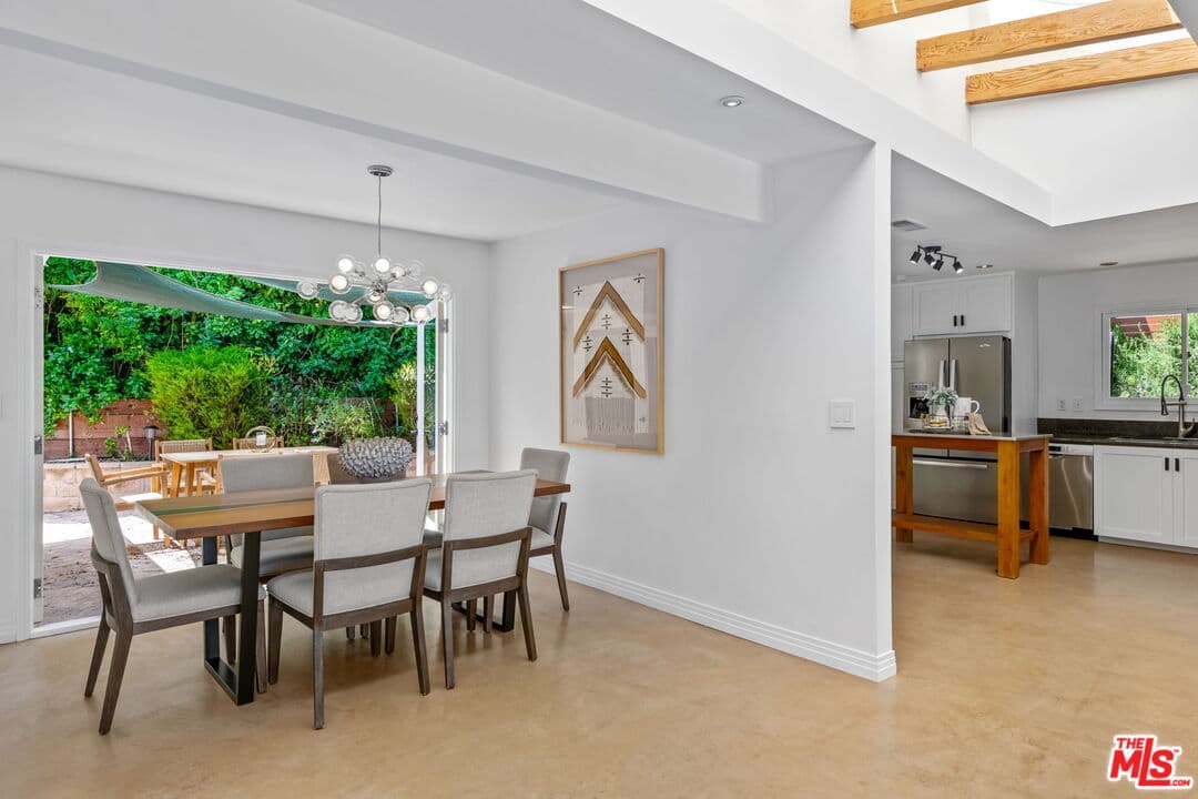 13470 Contour Dr, Sherman Oaks, CA 91423, photo 8