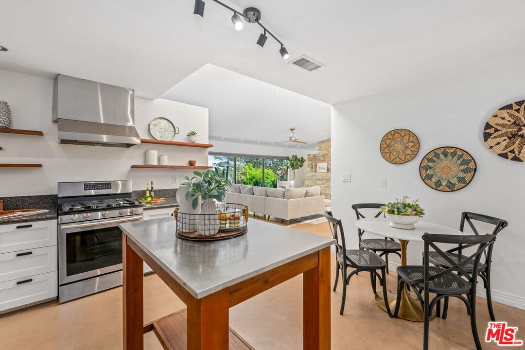 13470 Contour Dr, Sherman Oaks, CA 91423, photo 11