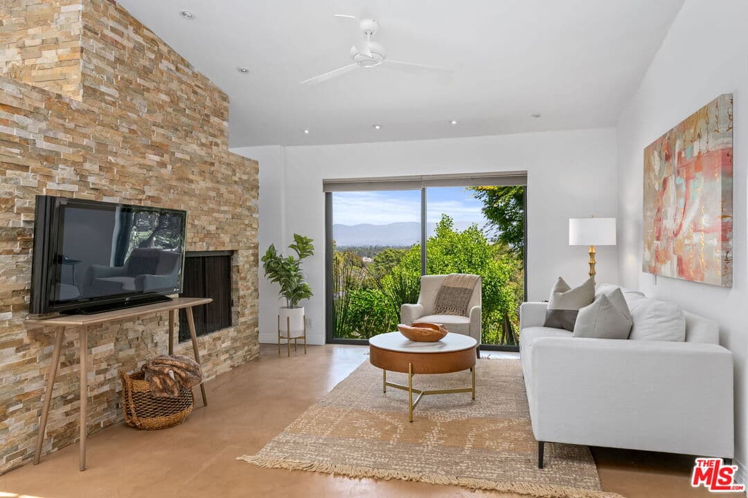 13470 Contour Dr, Sherman Oaks, CA 91423, photo 12