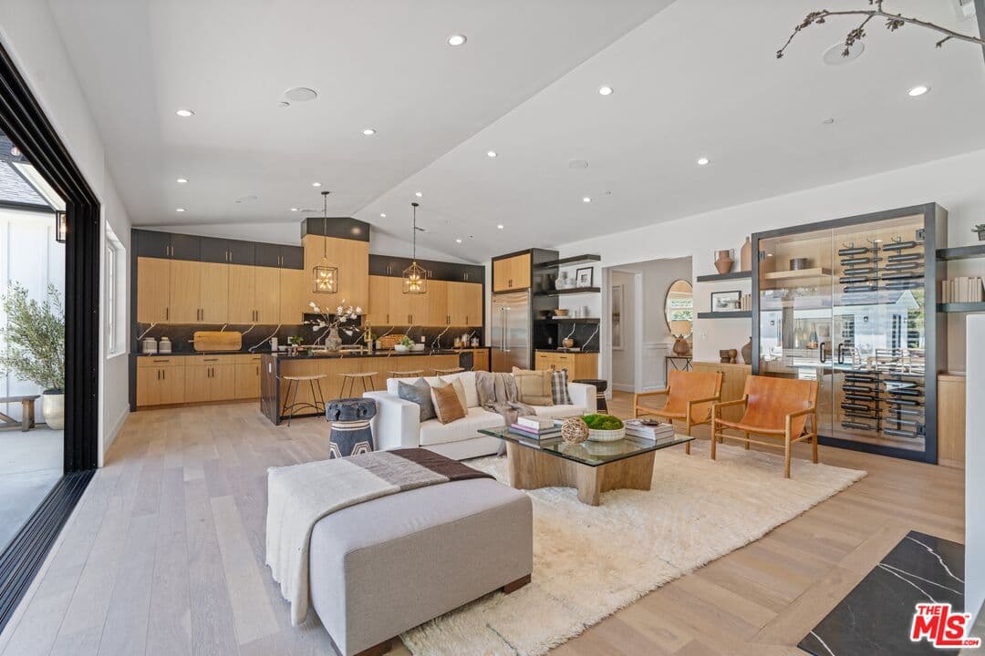 23355 Collins St, Woodland Hills, CA 91367, photo 14
