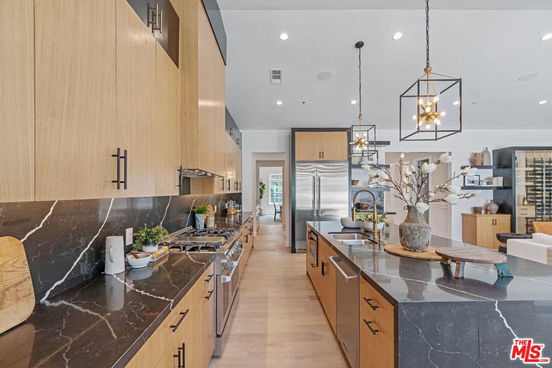 23355 Collins St, Woodland Hills, CA 91367, photo 18