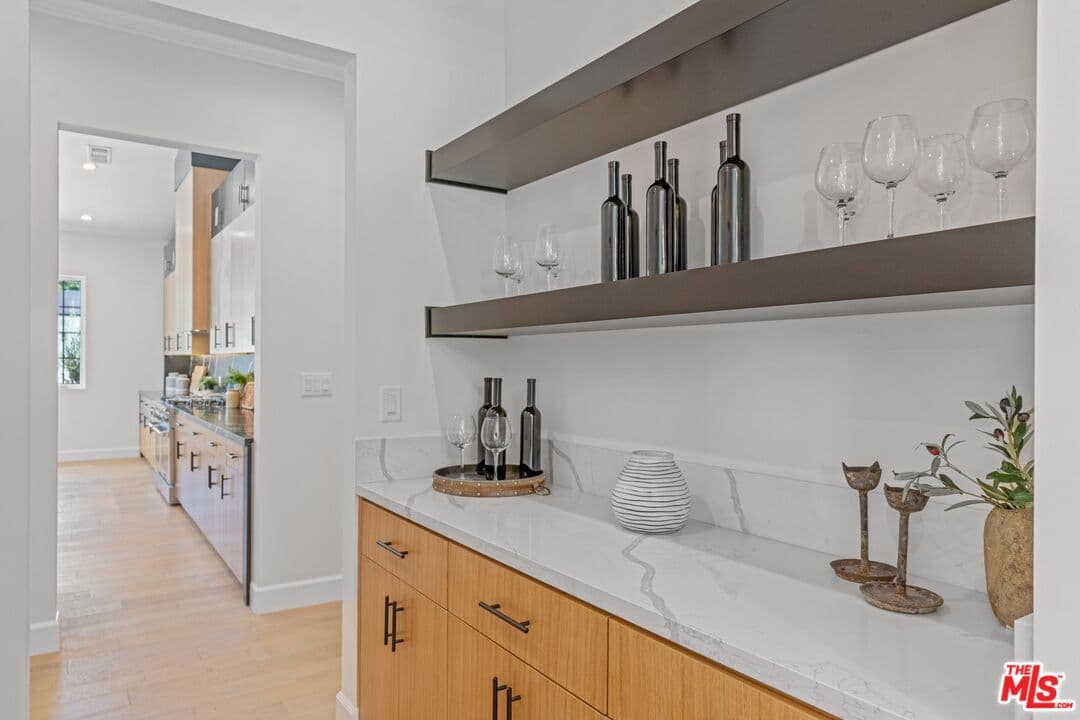 23355 Collins St, Woodland Hills, CA 91367, photo 22