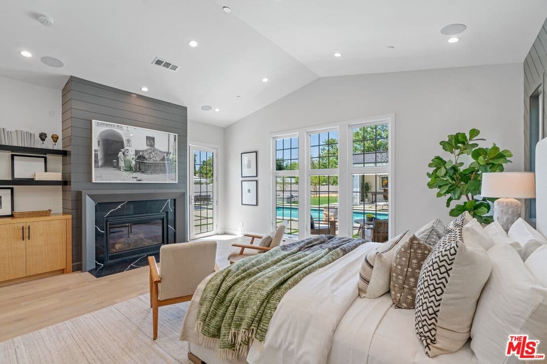 23355 Collins St, Woodland Hills, CA 91367, photo 25