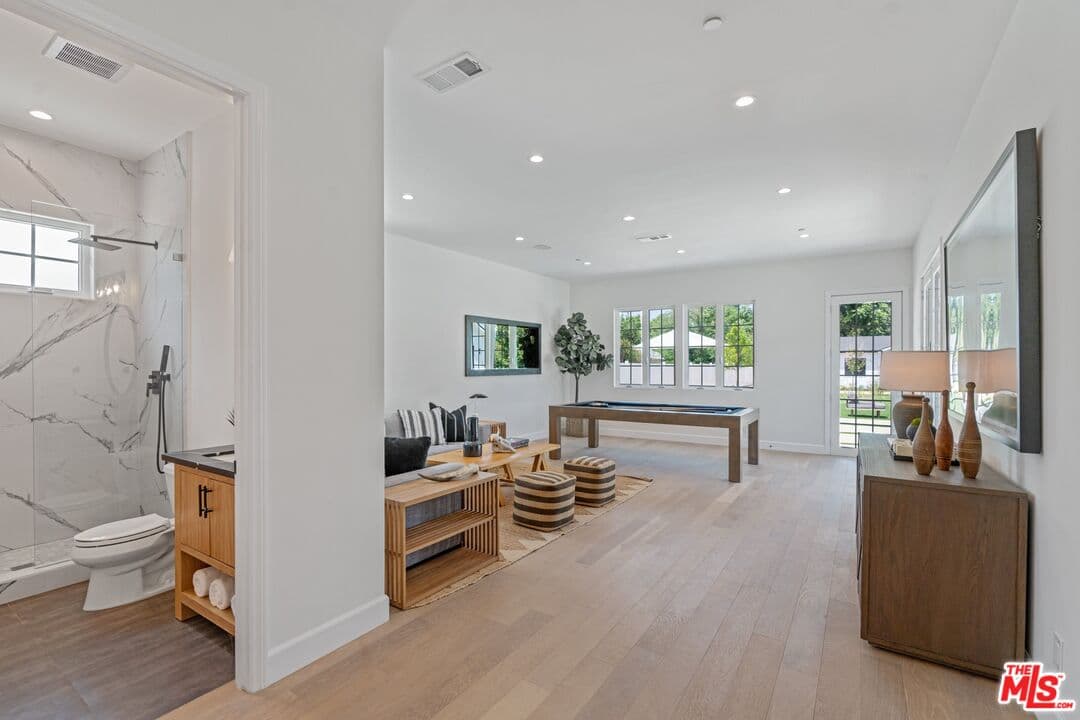 23355 Collins St, Woodland Hills, CA 91367, photo 29