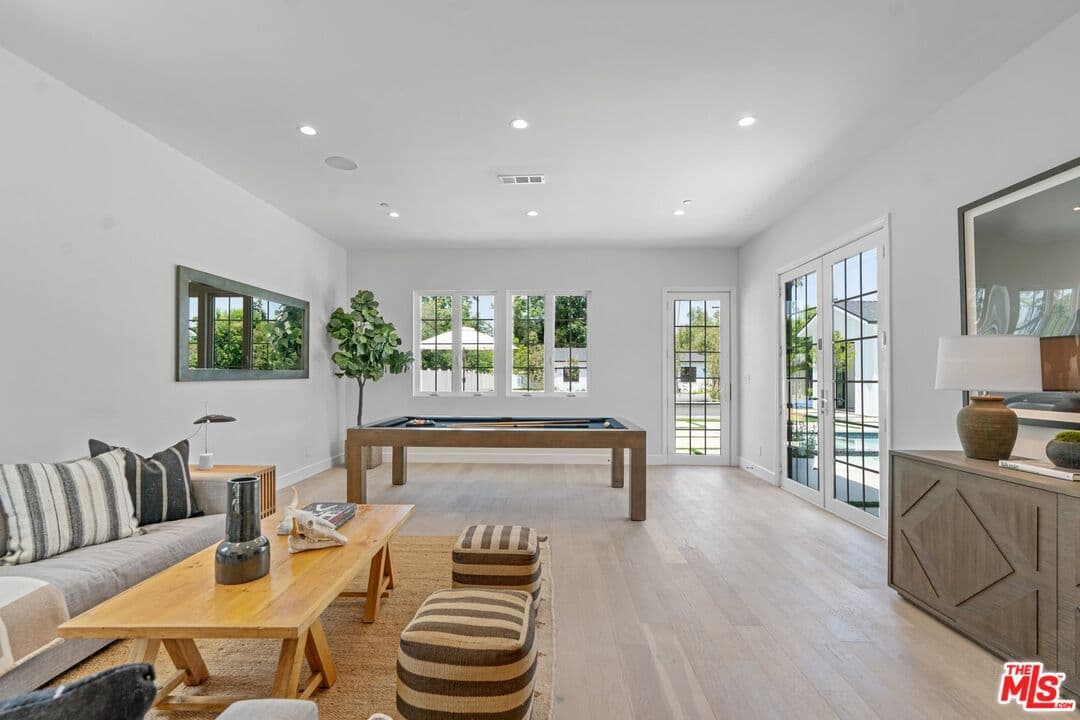 23355 Collins St, Woodland Hills, CA 91367, photo 30