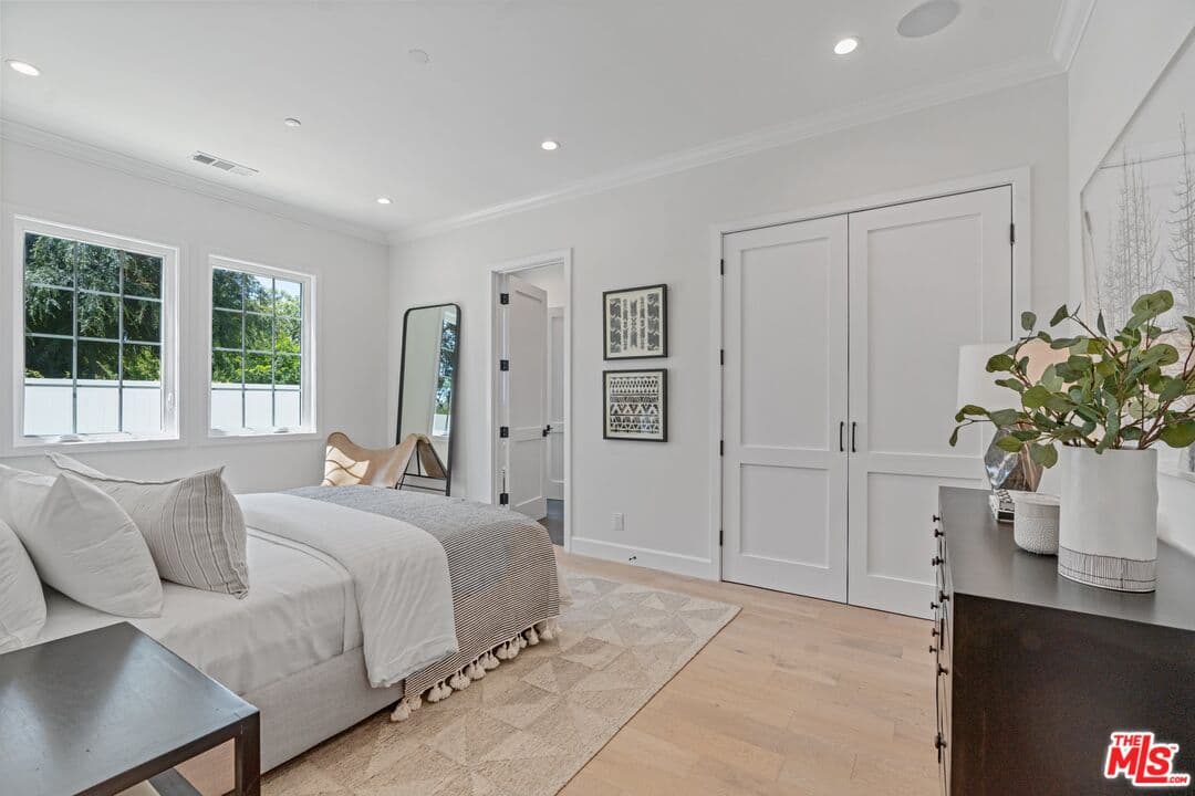 23355 Collins St, Woodland Hills, CA 91367, photo 33