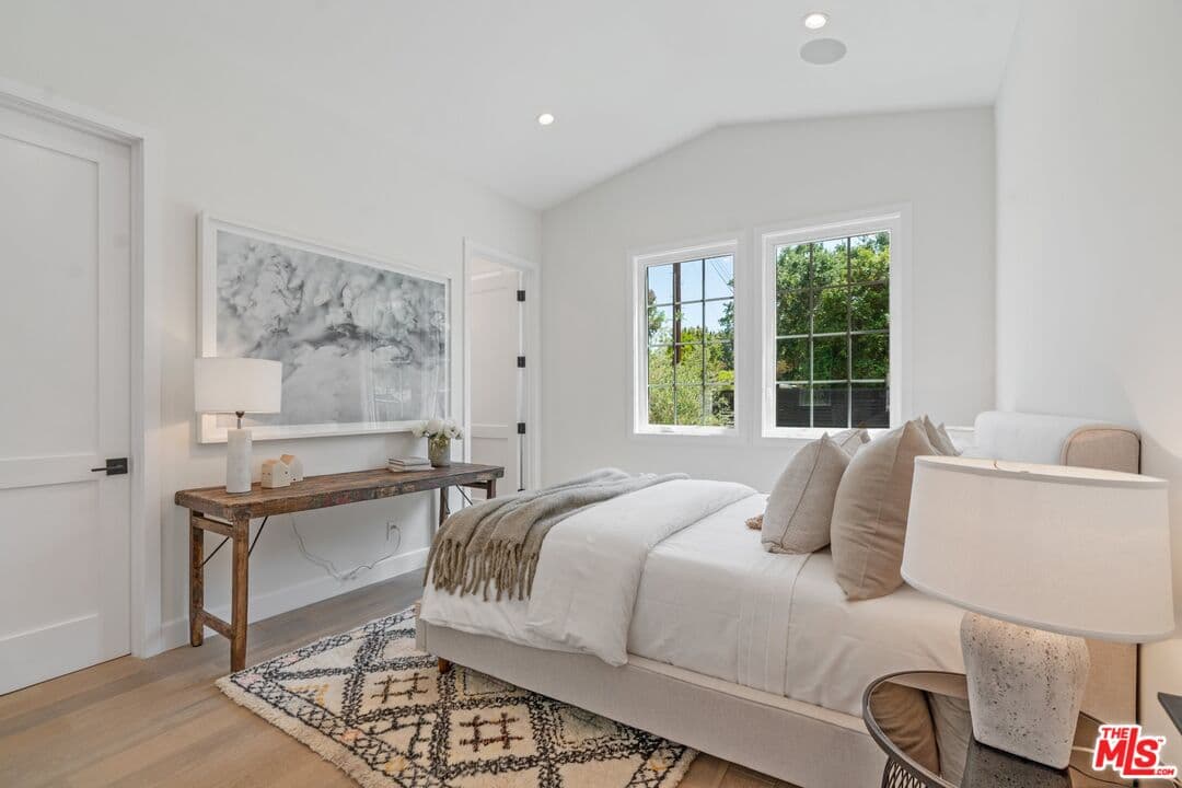 23355 Collins St, Woodland Hills, CA 91367, photo 37