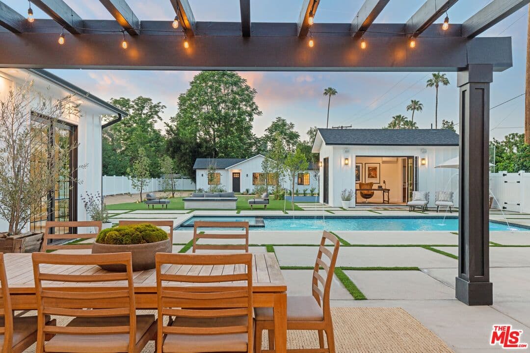 23355 Collins St, Woodland Hills, CA 91367, photo 39