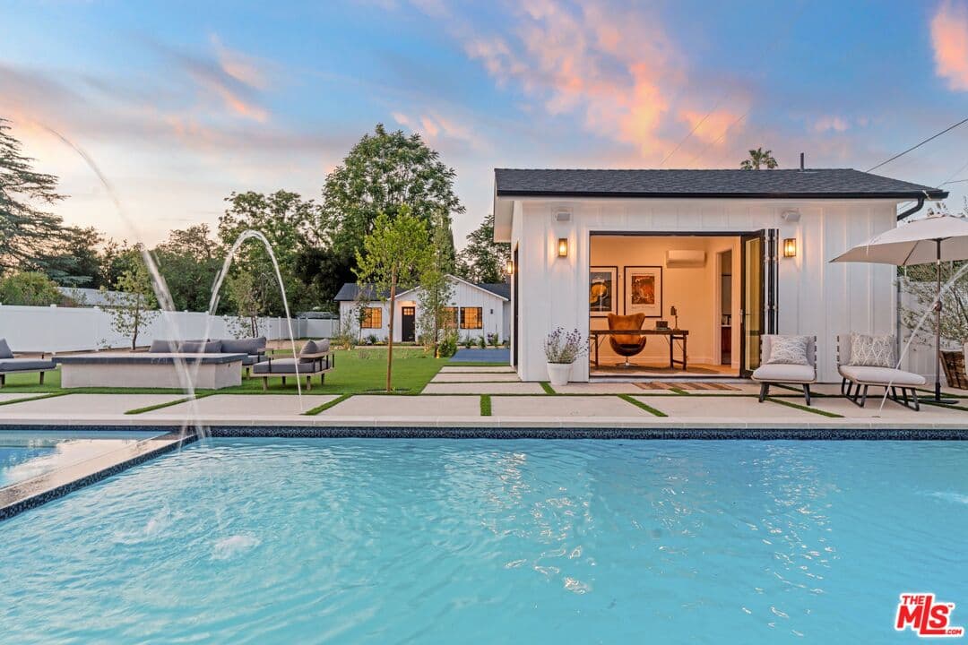 23355 Collins St, Woodland Hills, CA 91367, photo 40
