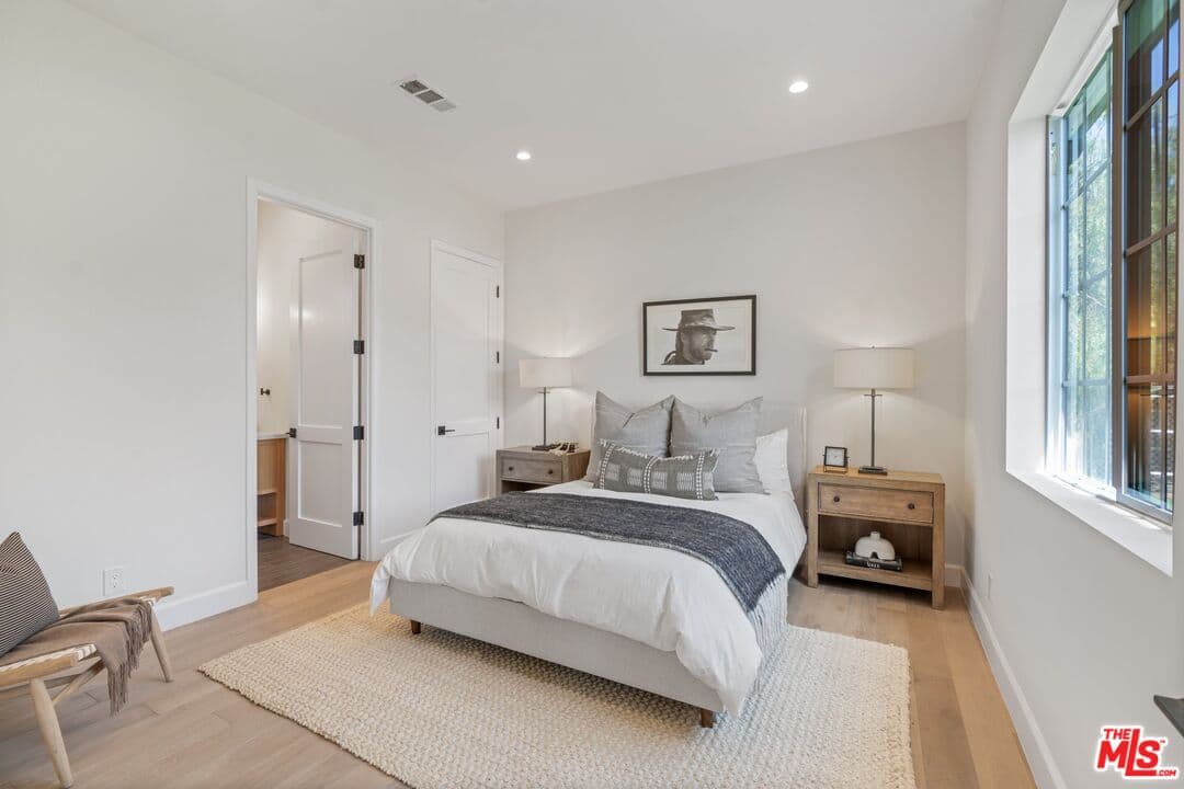 23355 Collins St, Woodland Hills, CA 91367, photo 46