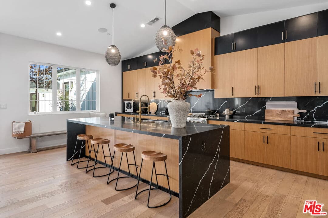 23355 Collins St, Woodland Hills, CA 91367, photo 10