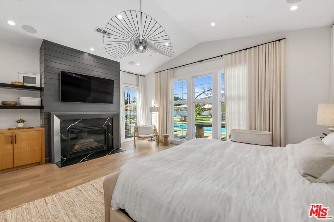 23355 Collins St, Woodland Hills, CA 91367, photo 20
