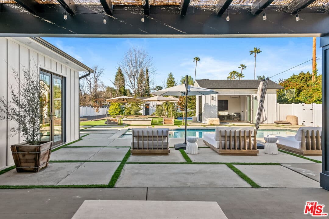 23355 Collins St, Woodland Hills, CA 91367, photo 23