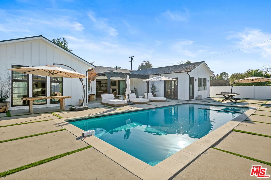23355 Collins St, Woodland Hills, CA 91367, photo 26