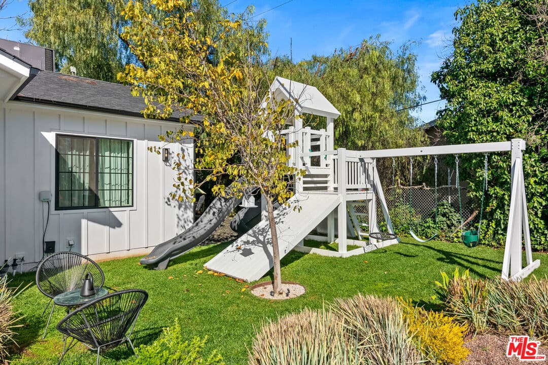 23355 Collins St, Woodland Hills, CA 91367, photo 35