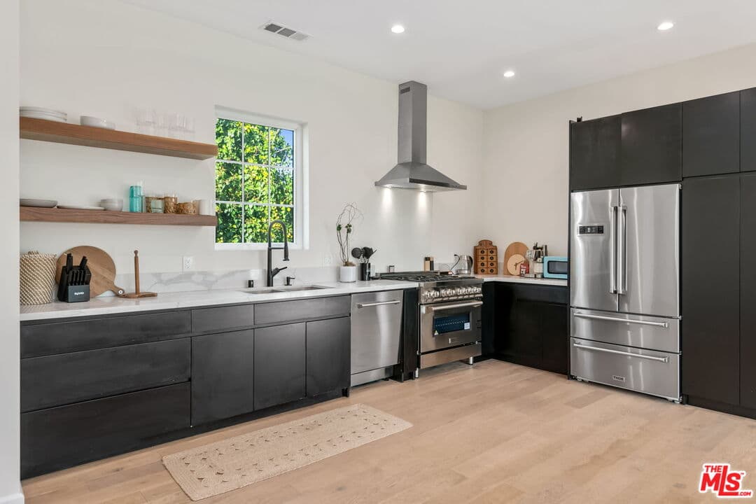 23355 Collins St, Woodland Hills, CA 91367, photo 37