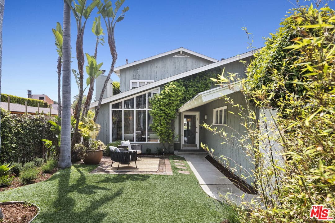318 Amalfi Dr