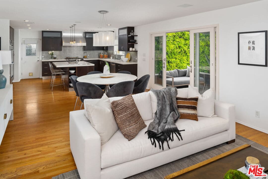 318 Amalfi Dr, Santa Monica, CA 90402, photo 8