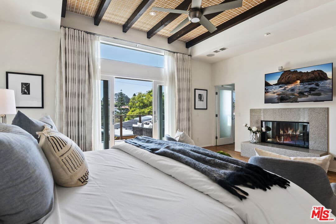 318 Amalfi Dr, Santa Monica, CA 90402, photo 19
