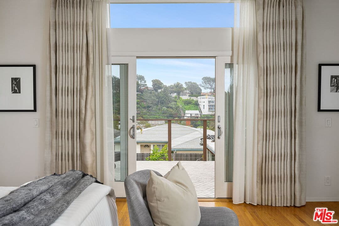318 Amalfi Dr, Santa Monica, CA 90402, photo 22