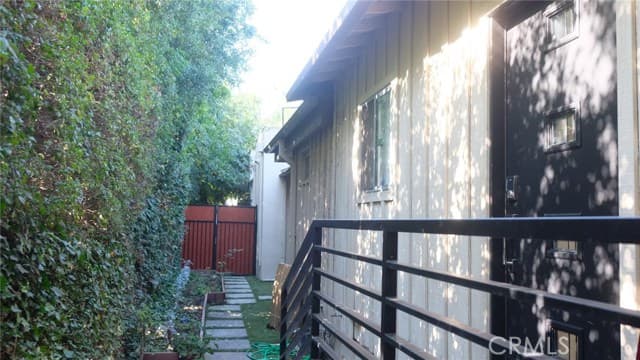 449 N Bundy Dr, Los Angeles, CA 90049, photo 8