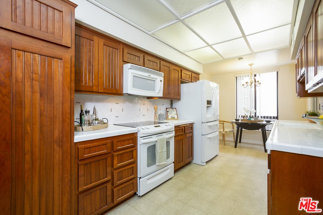 450 N Oakhurst Dr #302, Beverly Hills, CA 90210, photo 11