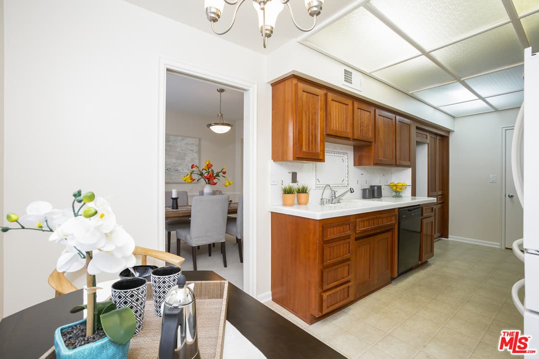 450 N Oakhurst Dr #302, Beverly Hills, CA 90210, photo 12