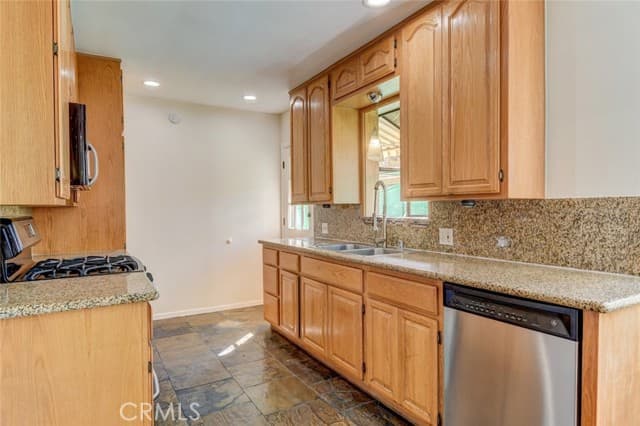 4929 Serrania Ave, Woodland Hills, CA 91364, photo 13